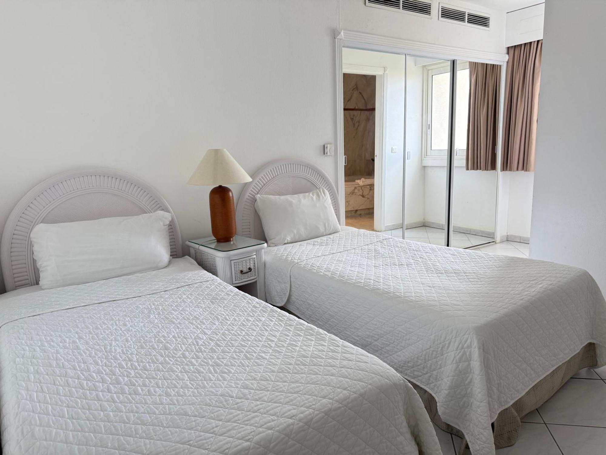Cupecoy  Sapphire Beach Club Resort מראה חיצוני תמונה